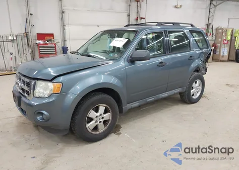 2010 Ford Escape Xls z USA, uszkodzony, nr VIN 1FMCU0C78AKC06873